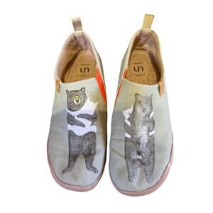 UIN Footwear Women’s Slip On Bear’s Hug Shoes Size 8.5